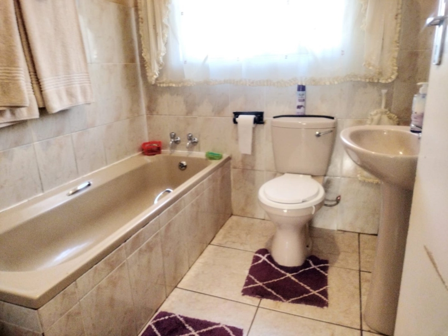 4 Bedroom Property for Sale in Grasslands Free State